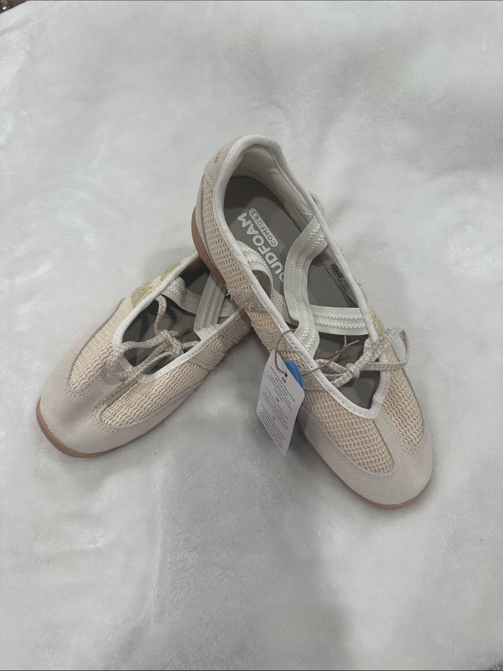 adidas Women’s Beige Mesh Slip-On Sneakers with Gold Accents - Picture 2 of 11